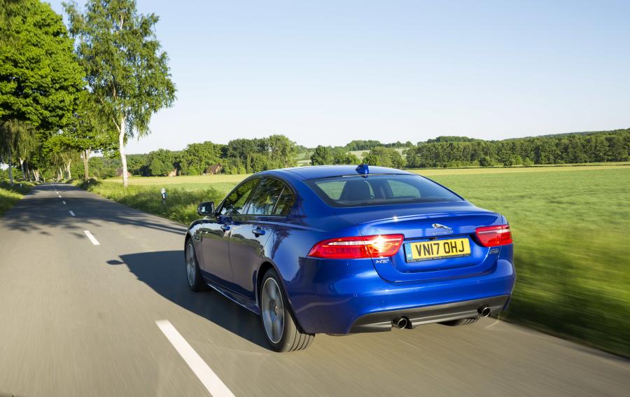  Jaguar XE 25t AWD R-Sport 2016 года  (WW) (фото 5 из 8)